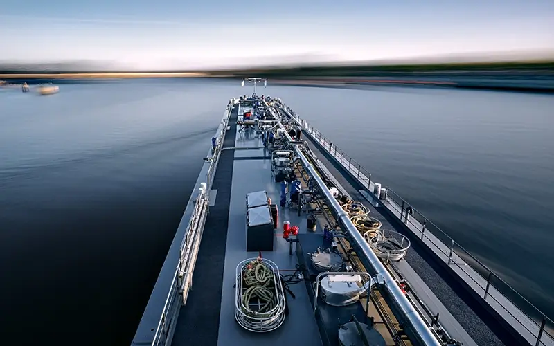 Tankertransport auf einem Deymann Schiff